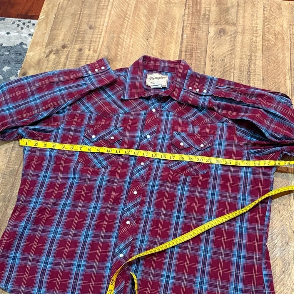 Wrangler Men's Burgundy and Blue Plaid Western Fashion Snap Shirt